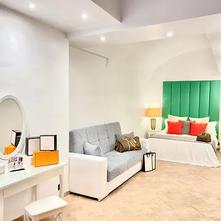 Heart Palace Fontana Di Trevi Рим