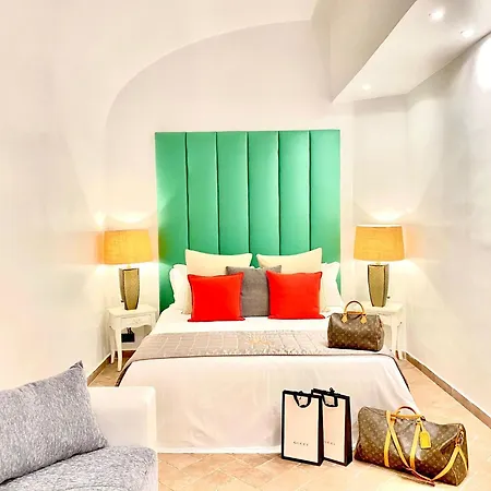 Heart Palace Fontana Di Trevi Рим