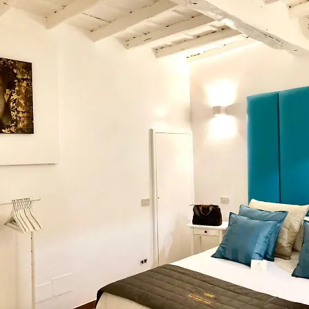 Heart Palace Fontana Di Trevi * Рим